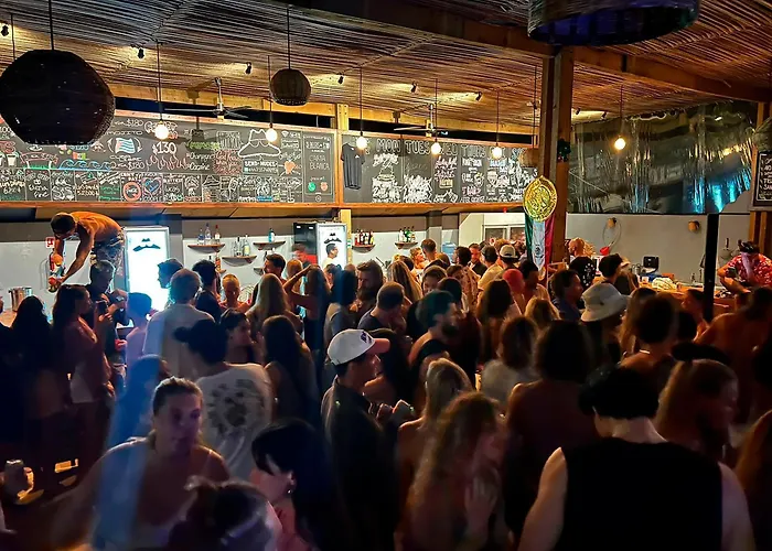 Straw Hat Surf Hostel & Bar